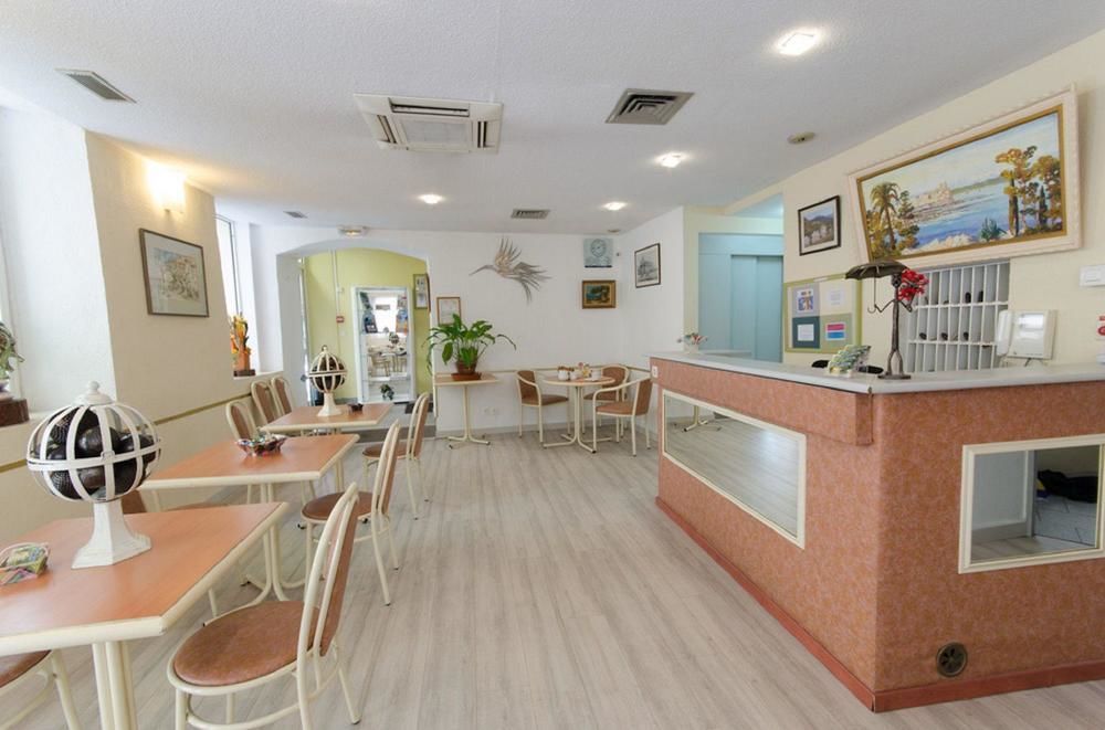 Appia Hotel 2*